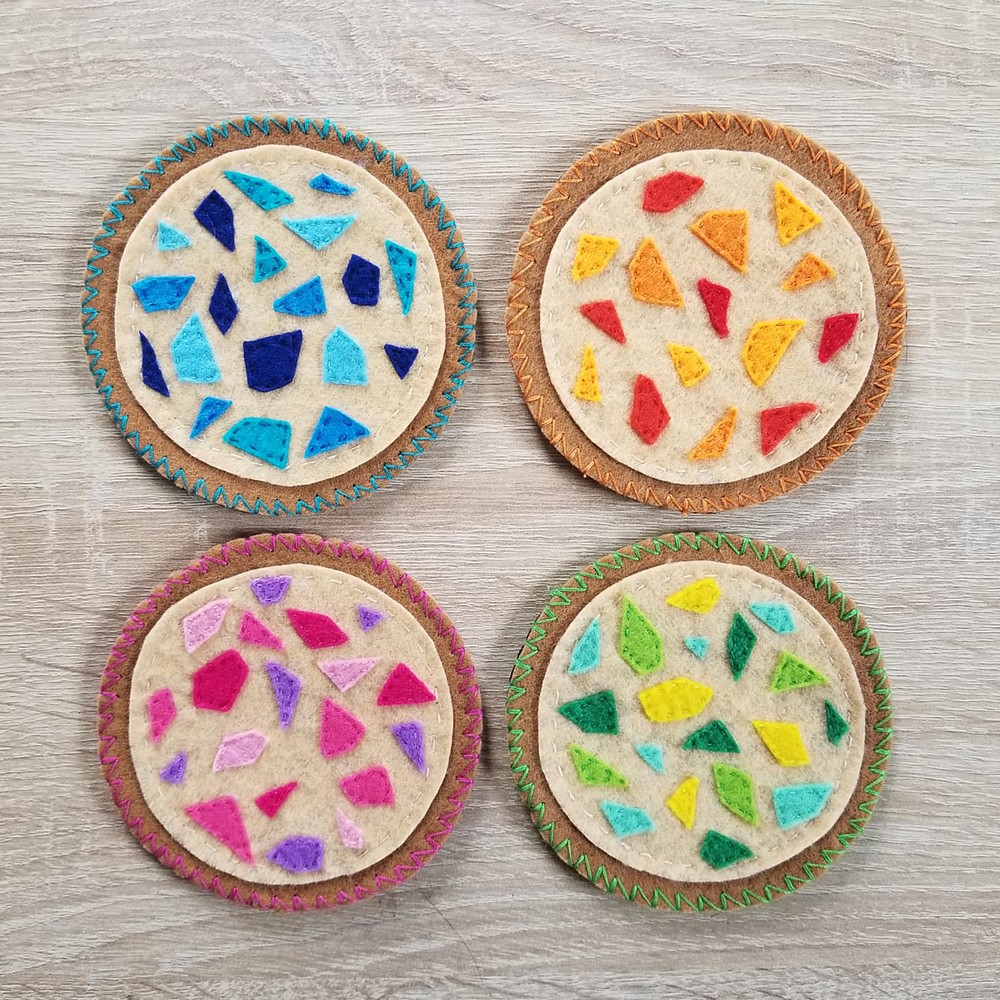 Sous-tasses couleurs set, par Milou