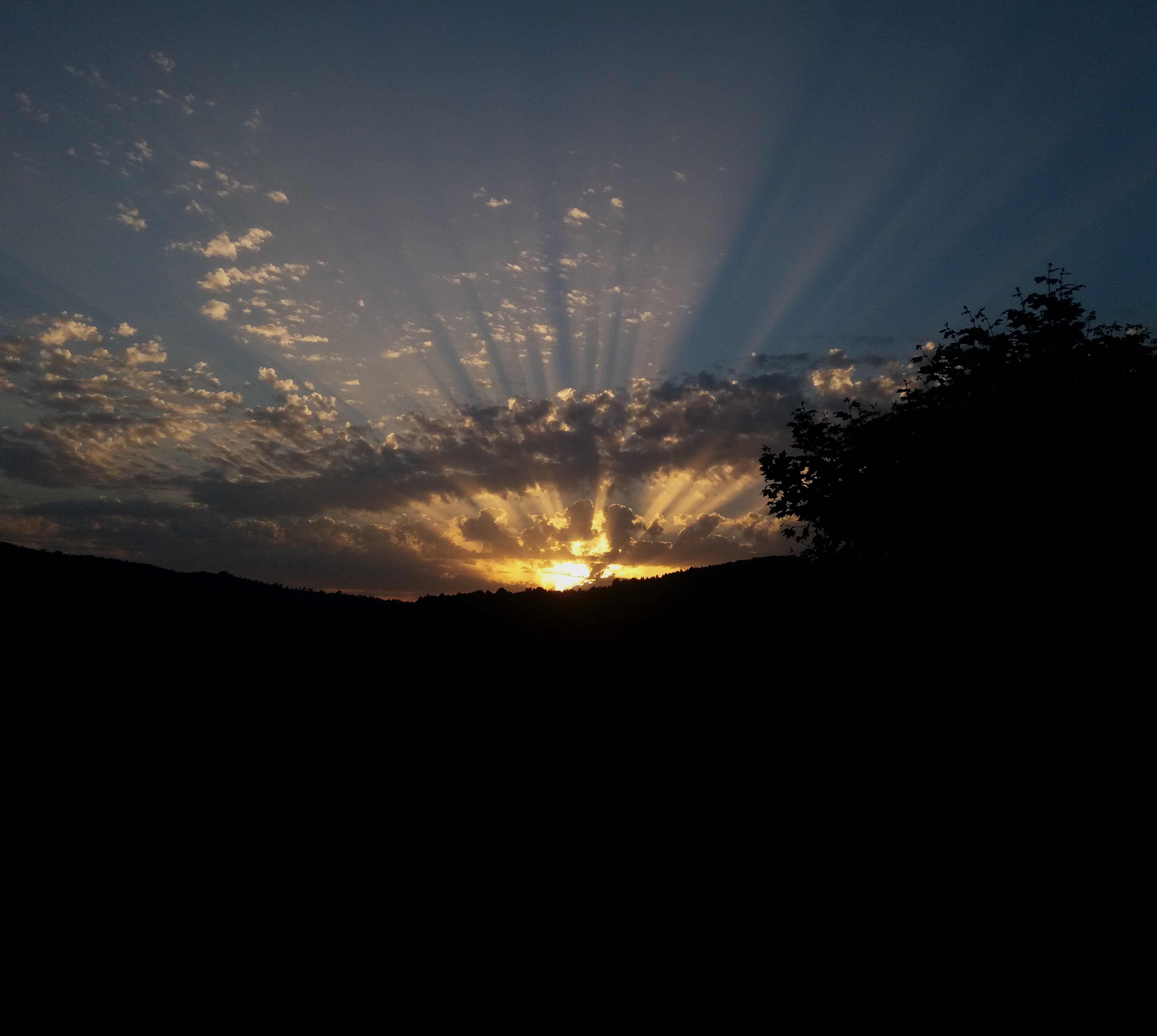 Derniers rayons du crépuscule, par Nwaz